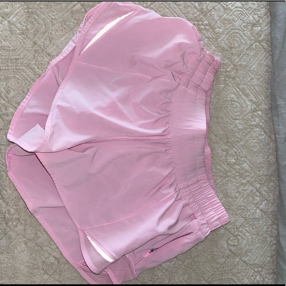 lululemon Hotty Hot short 2.5”, size 4 Reg. pink